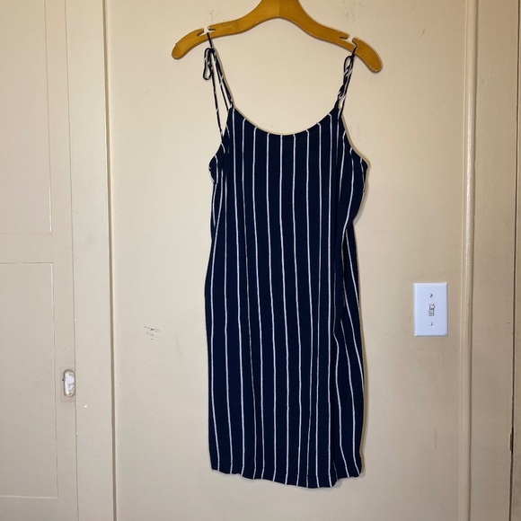 Billabong Navy and White Striped mini Dress - Picture 2 of 9